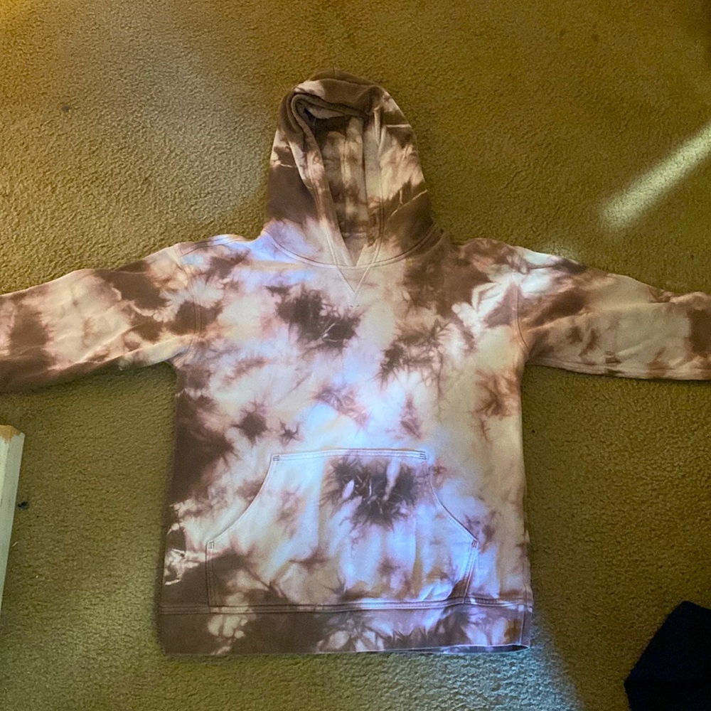 Lululemon hoodie doesn’t have the tag but is in great condition